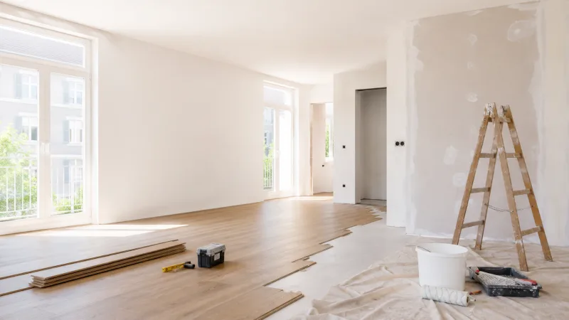 Wohnung sanieren vor dem Einzug: Was sollte zuerst gemacht werden?